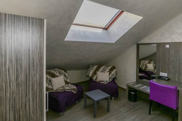 Imagen de la habitación del Hotel H&ocirc;tel Les Olivades. Foto 12