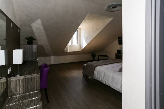 Imagen de la habitación del Hotel H&ocirc;tel Les Olivades. Foto 13