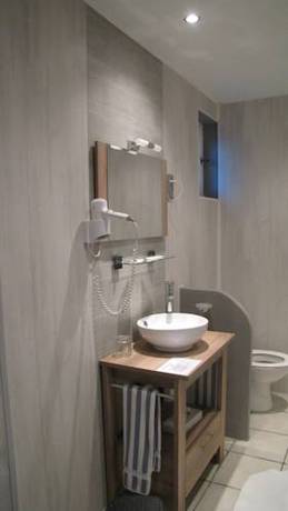 Imagen de la habitación del Hotel H&ocirc;tel Les Orangers. Foto 3