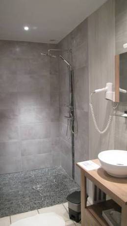 Imagen de la habitación del Hotel H&ocirc;tel Les Orangers. Foto 5