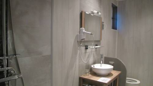Imagen de la habitación del Hotel H&ocirc;tel Les Orangers. Foto 6