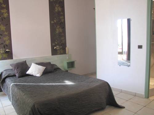 Imagen de la habitación del Hotel H&ocirc;tel Les Orangers. Foto 9