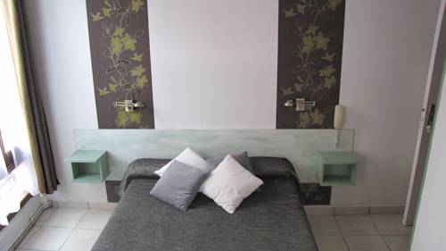 Imagen de la habitación del Hotel H&ocirc;tel Les Orangers. Foto 11