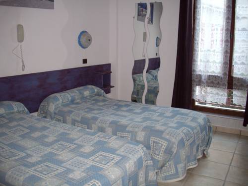 Imagen de la habitación del Hotel H&ocirc;tel Les Orangers. Foto 13