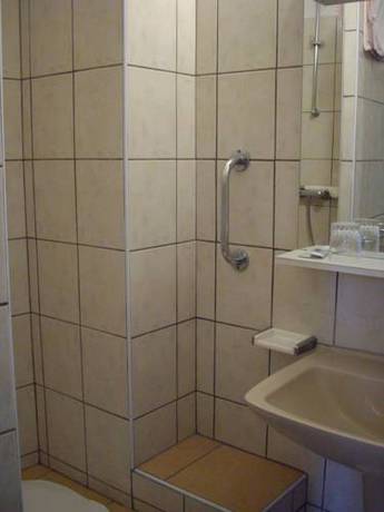 Imagen de la habitación del Hotel H&ocirc;tel Les Orangers. Foto 14