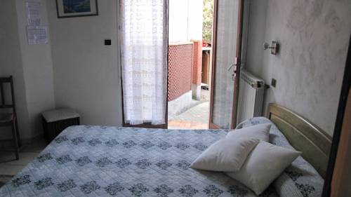 Imagen de la habitación del Hotel H&ocirc;tel Les Orangers. Foto 16