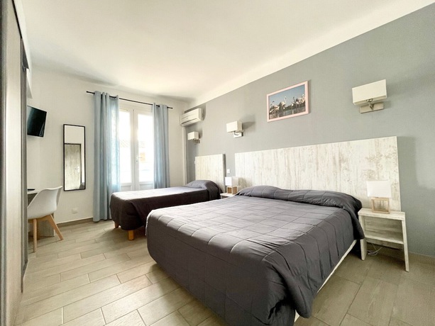 Imagen de la habitación del Hotel Hôtel Les Palmiers en Camargue. Foto 3