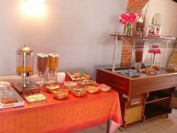 Imagen del bar/restaurante del Hotel Hôtel Les Paturelles. Foto 2