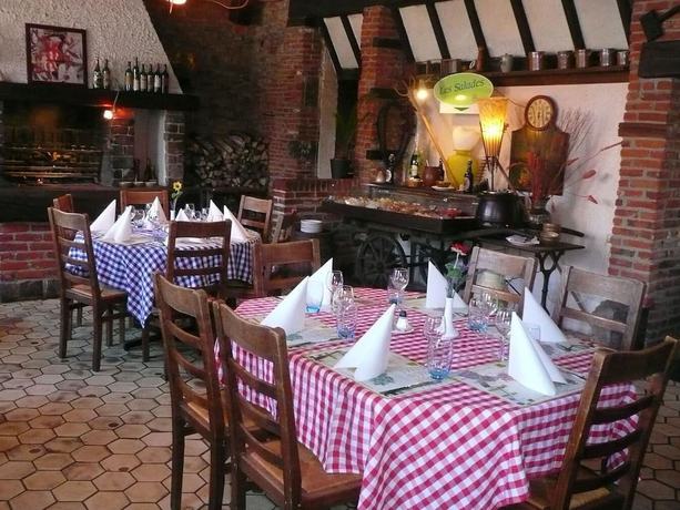 Imagen del bar/restaurante del Hotel Hôtel Les Paturelles. Foto 3