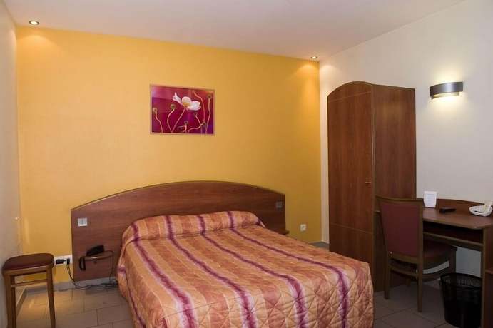 Imagen de la habitación del Hotel Hôtel Les Paturelles. Foto 16