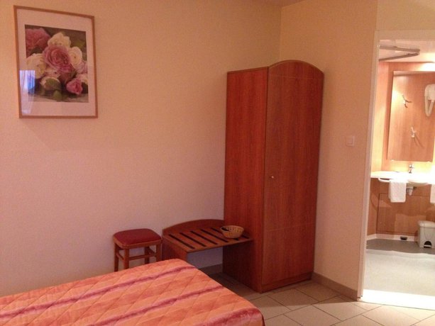 Imagen de la habitación del Hotel Hôtel Les Paturelles. Foto 17