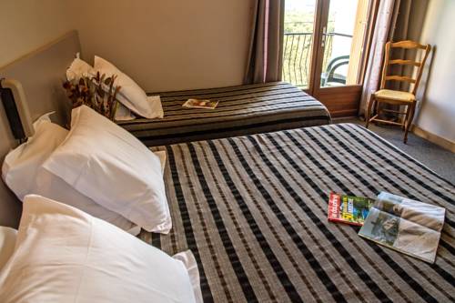 Imagen de la habitación del Hotel H&ocirc;tel Les Pers&egrave;des. Foto 10
