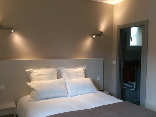 Imagen de la habitación del Hotel H&ocirc;tel Les Petits Oreillers. Foto 11