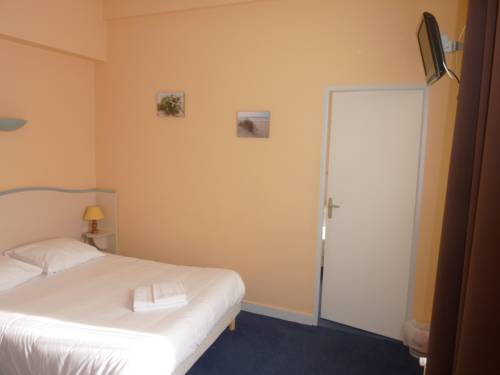 Imagen de la habitación del Hotel H&ocirc;tel Les Pins. Foto 15