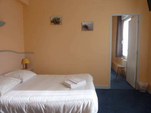 Imagen de la habitación del Hotel H&ocirc;tel Les Pins. Foto 16