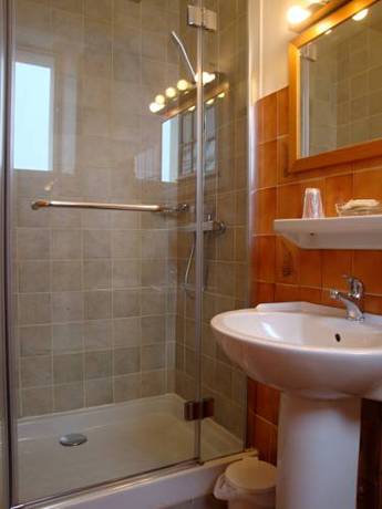 Imagen de la habitación del Hotel Hôtel Les Rochers. Foto 16