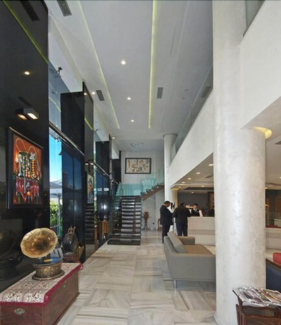 Imagen de los interiores del Hotel H&ocirc;tel L'escale F&egrave;s. Foto 13