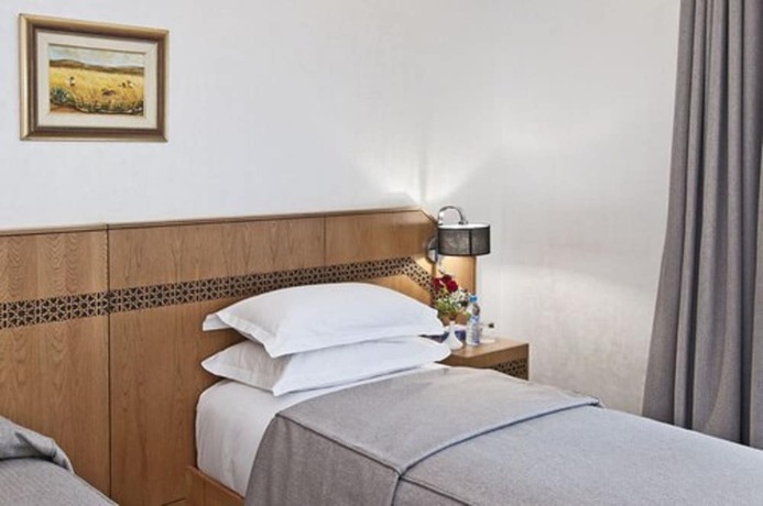 Imagen de la habitación del Hotel H&ocirc;tel L'escale F&egrave;s. Foto 7