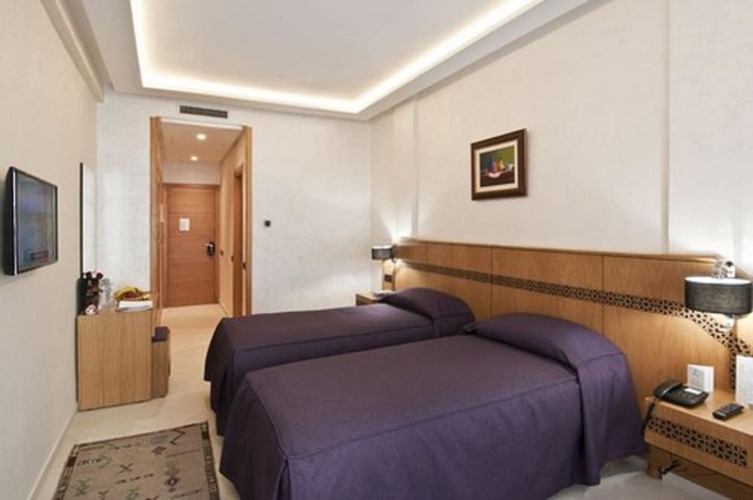 Imagen de la habitación del Hotel H&ocirc;tel L'escale F&egrave;s. Foto 10