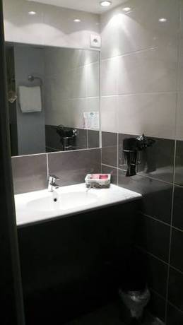 Imagen de la habitación del Hotel H&ocirc;tel L'europ&eacute;en. Foto 6