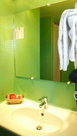 Imagen de la habitación del Hotel H&ocirc;tel L'europ&eacute;en. Foto 8