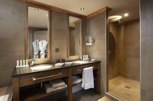 Imagen de la habitación del Hotel H&ocirc;tel L'h&eacute;lios. Foto 6