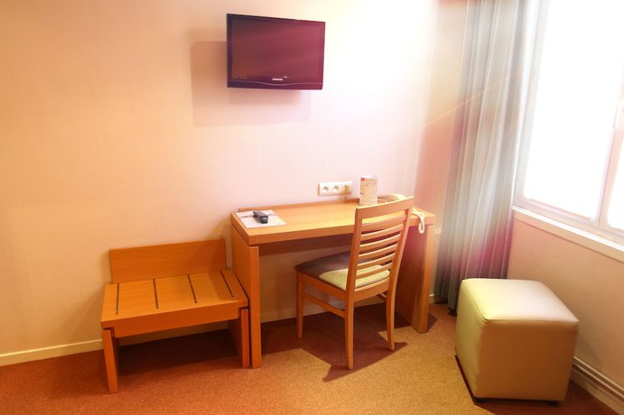 Imagen de la habitación del Hotel H&ocirc;tel L'hirondelle. Foto 12
