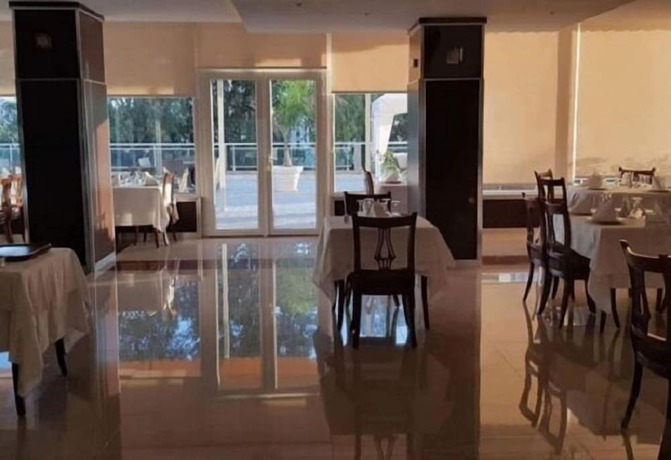 Imagen del bar/restaurante del Hotel H&ocirc;tel L'olympic. Foto 3