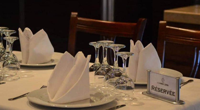 Imagen del bar/restaurante del Hotel H&ocirc;tel L'olympic. Foto 5