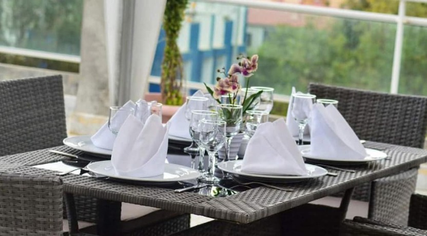 Imagen del bar/restaurante del Hotel H&ocirc;tel L'olympic. Foto 6