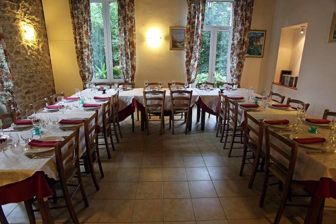 Imagen del bar/restaurante del Hotel H&ocirc;tel Lou Cante Perdrix. Foto 2