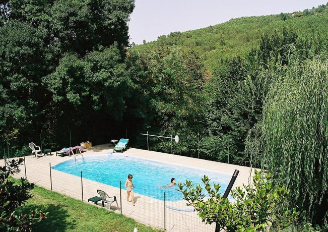 Imagen de la piscina del Hotel H&ocirc;tel Lou Cante Perdrix. Foto 19