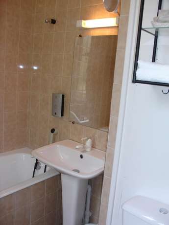 Imagen de la habitación del Hotel H&ocirc;tel Lou Cante Perdrix. Foto 13
