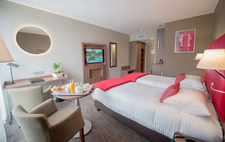 Imagen de la habitación del Hotel H&ocirc;tel Lou Castelet. Foto 5