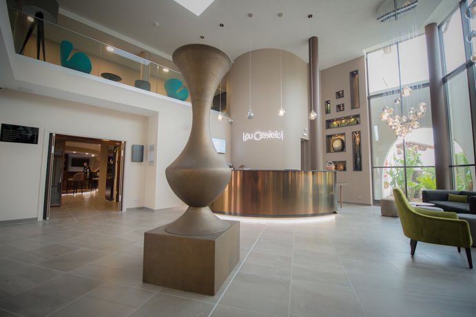 Imagen del bar/restaurante del Hotel H&ocirc;tel Lou Castelet. Foto 2