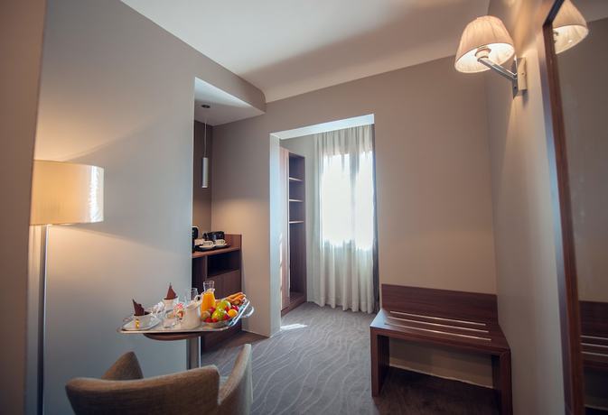 Imagen de la habitación del Hotel H&ocirc;tel Lou Castelet. Foto 8