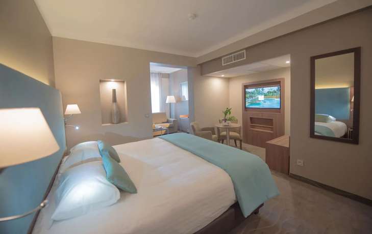 Imagen de la habitación del Hotel H&ocirc;tel Lou Castelet. Foto 11