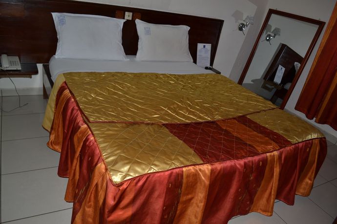 Imagen de la habitación del Hotel H&ocirc;tel Lumi&egrave;re D\'Akwa. Foto 2