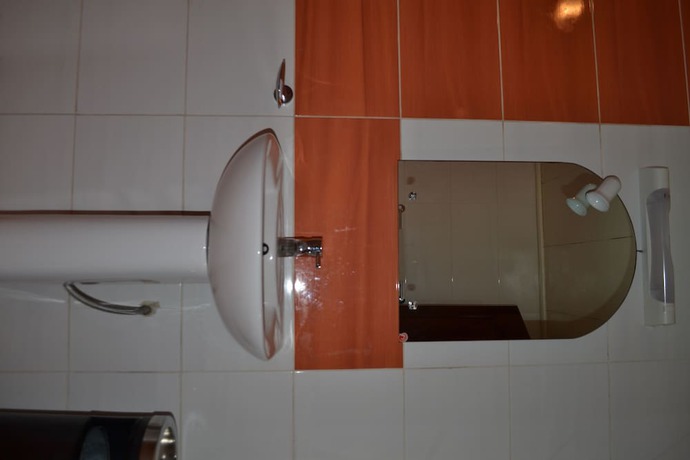 Imagen de la habitación del Hotel H&ocirc;tel Lumi&egrave;re D\'Akwa. Foto 5