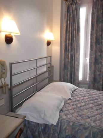 Imagen de la habitación del Hotel H&ocirc;tel Luxor. Foto 14