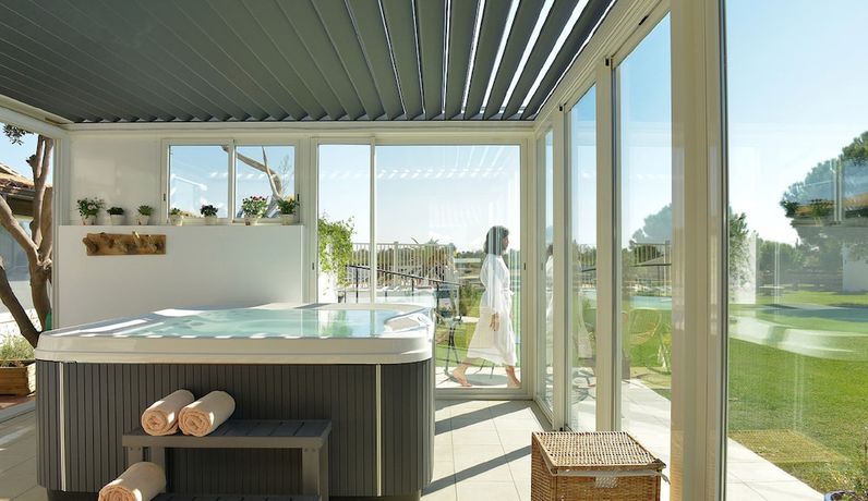 Imagen de la piscina del Hotel H&ocirc;tel Mas de la Grenouill&egrave;re. Foto 18