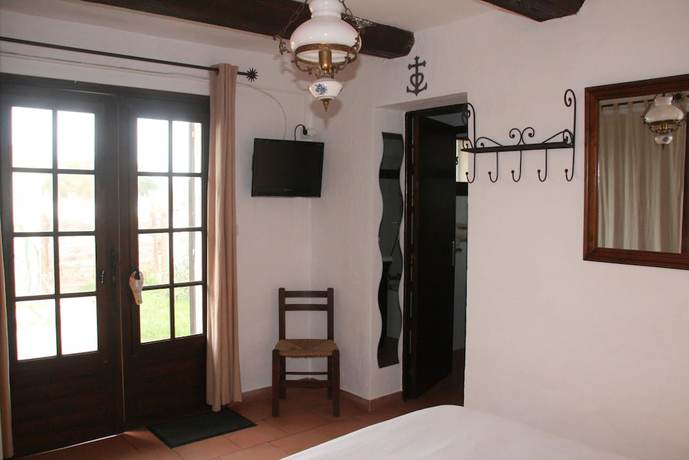 Imagen de la habitación del Hotel H&ocirc;tel Mas des Barres. Foto 17