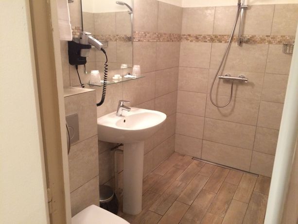 Imagen de la habitación del Hotel Hôtel Mimosa. Foto 15