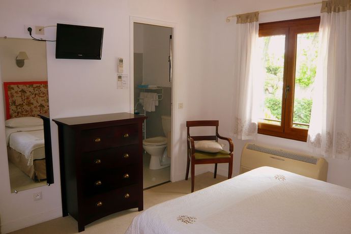 Imagen de la habitación del Hotel H&ocirc;tel Mistral, Mas-Blanc-des-Alpilles. Foto 7