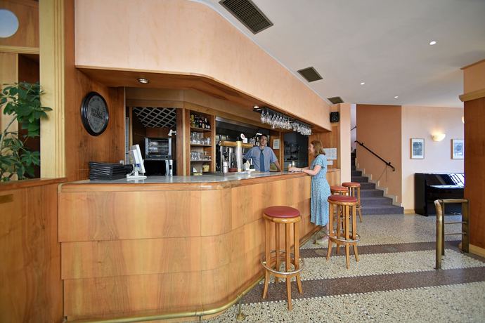 Imagen del bar/restaurante del Hotel H&ocirc;tel Moderne, ARRAS. Foto 5