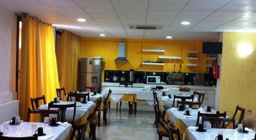 Imagen del bar/restaurante del Hotel H&ocirc;tel Oumaya Safa. Foto 2