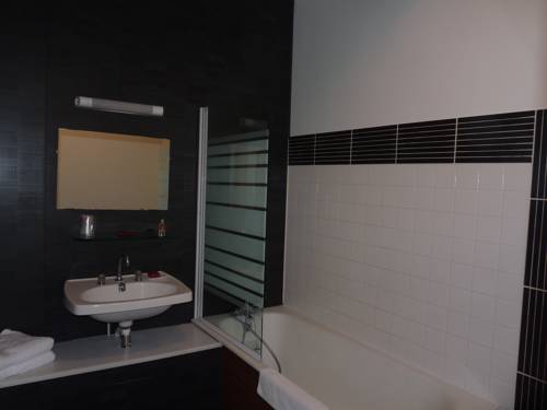 Imagen de la habitación del Hotel H&ocirc;tel Patton. Foto 2