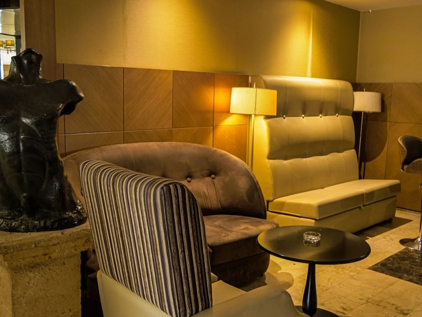 Imagen de los interiores del Hotel H&ocirc;tel Phoenix, Or&aacute;n. Foto 13