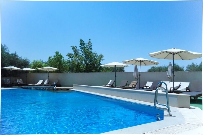Imagen de la piscina del Hotel H&ocirc;tel Phoenix, Or&aacute;n. Foto 18