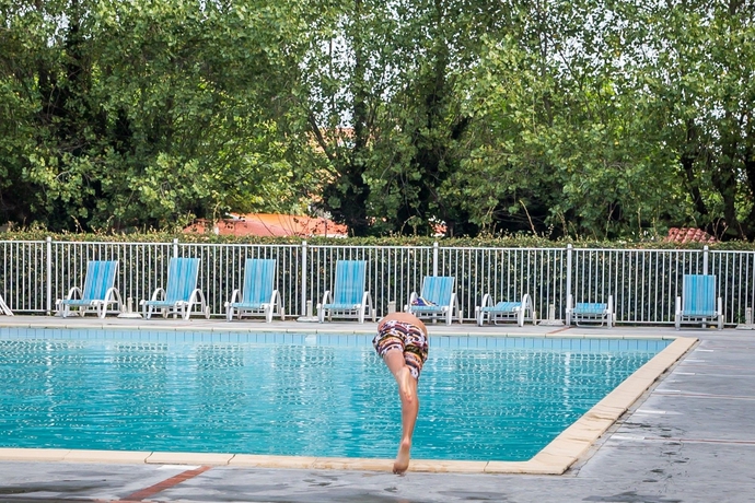 Imagen de la piscina del Hotel Hôtel Prestige Odalys Erromardie. Foto 15